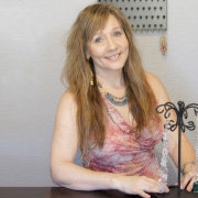 Inventor Sells Jewelry Organizers Online with Amazon