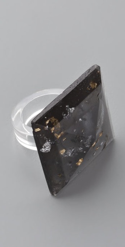 Naked Label Pyramid Ring
