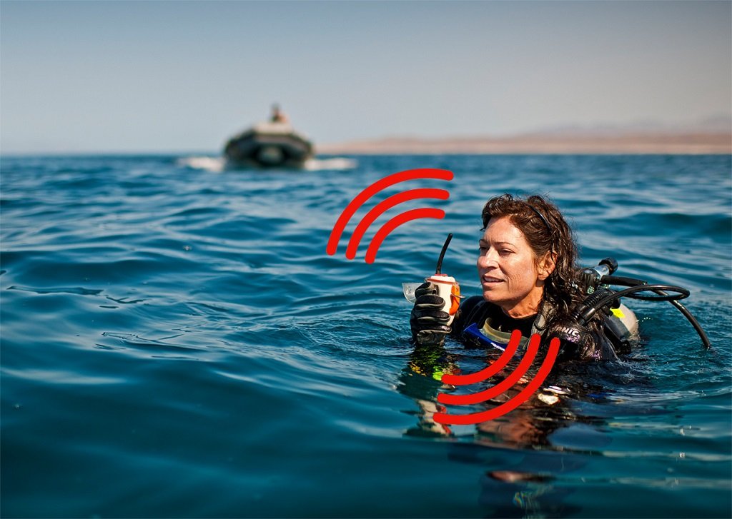 Amazon.com : Nautilus Lifeline GPS VHF Safety Radio, Black ...