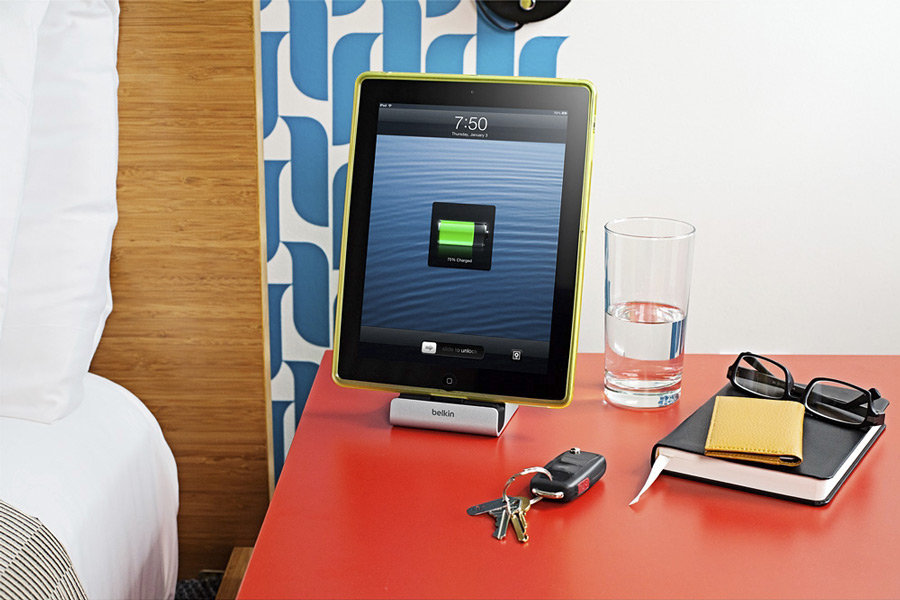 Belkin ChargeSync Express Dock with Lightning Cable