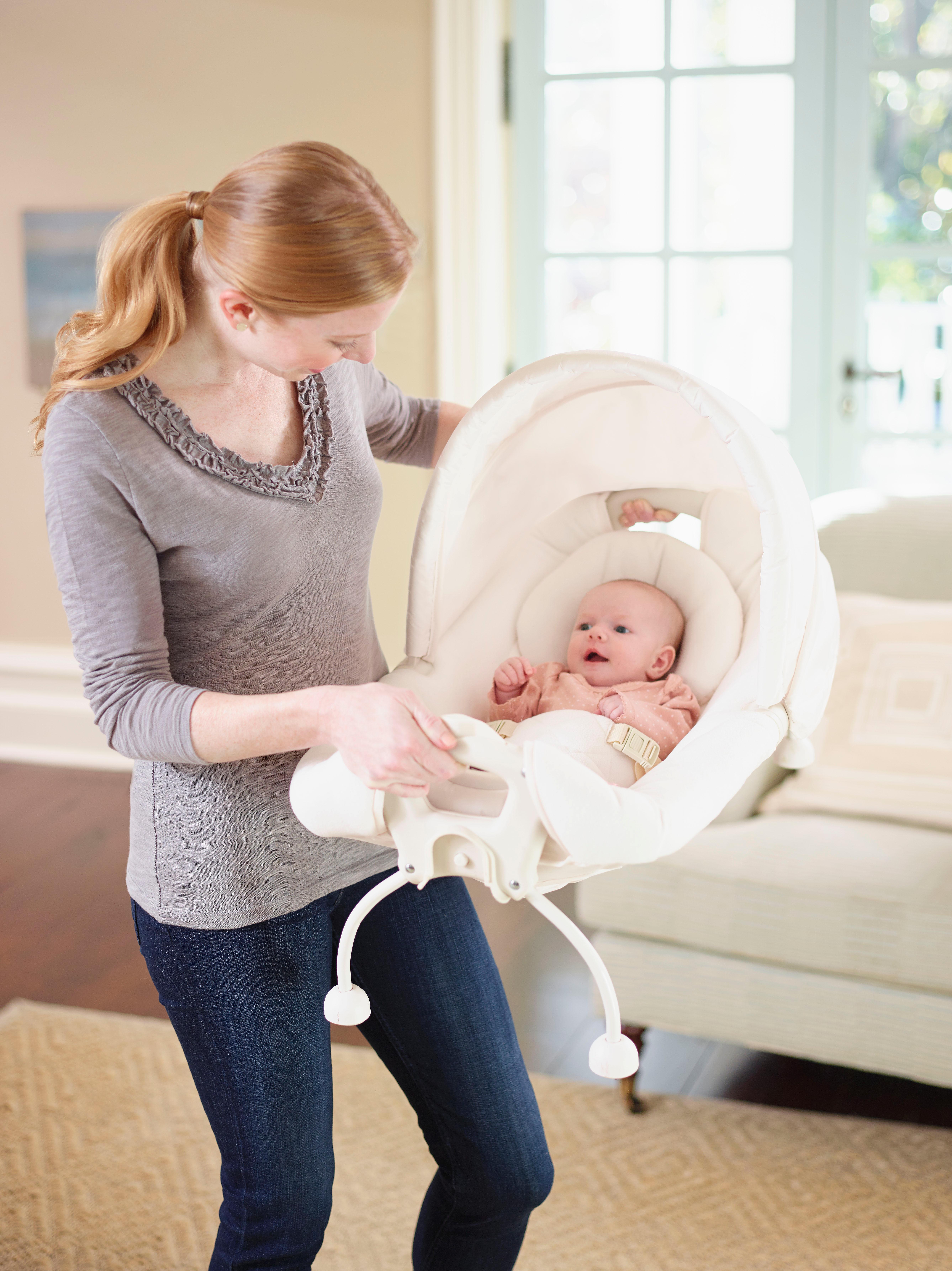 Graco Pack 'N Play Playard with Cuddle Cove Removable Seat, Glacier Baby