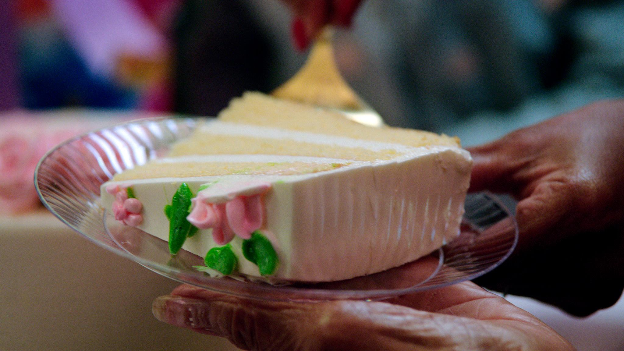 Cut Crystal Dinner Plates, 10 Inch, 100 Count