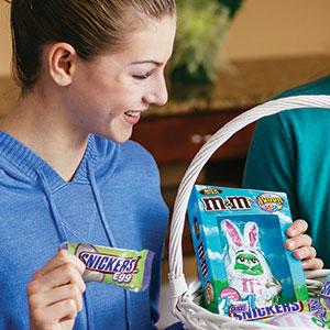 The traditional Easter chocolate bunny made with your favorite M&M’S and SNICKERS Candy Bars.