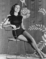 Janet Leigh and Jamie Lee Curti...