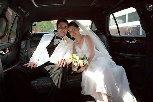 The Knot Complete Guide to Weddings in the Real World: The Ultimate Source of Ideas, Advice, and Relief for the Bride and Groom and Those Who Love Them. [Paperback]