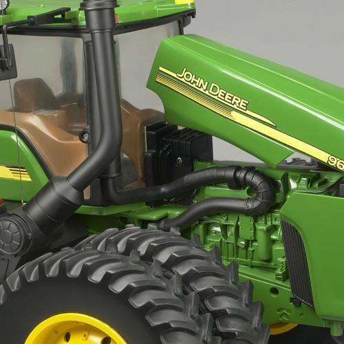 John Deere 24" Remote Control Tractor 27 MHz Toys & Games