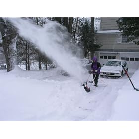 Toro 1800 18-Inch 12 Amp Electric Curve Snow Thrower #38025