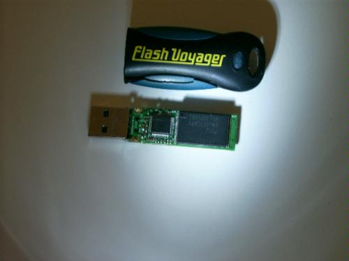 32GB Corsair Flash Voyager USB
