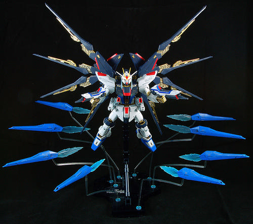 Gundam MG Strike Freedom Gundam Full Burst Mode Scale 1/100 Gundam MG Strike Freedom Gundam Full Burst Mode