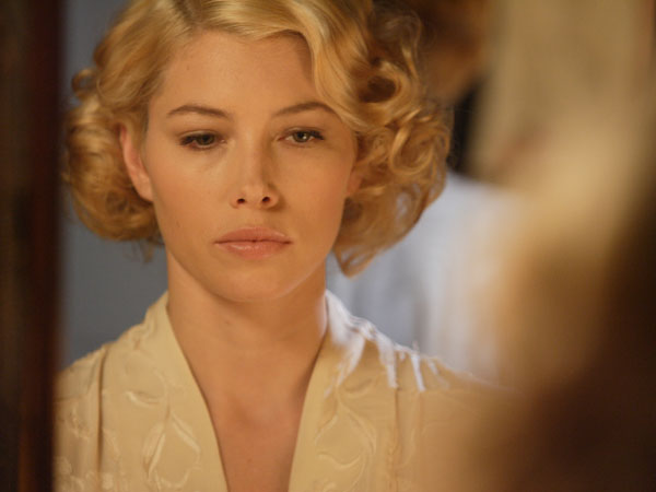 Biel, Ben Barnes, Kristin Scott...