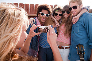 http://g-ecx.images-amazon.com/images/G/01/elctronics/camcorders/sony/bloggie/touch/Bloggie__Touch_Lifestyle_01._.jpg