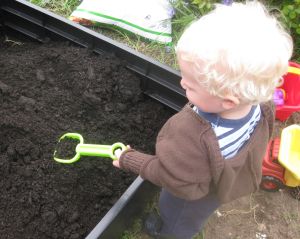 http://g-ecx.images-amazon.com/images/G/01/kitchen/blog/tor-gardening3._V224627427_.jpg