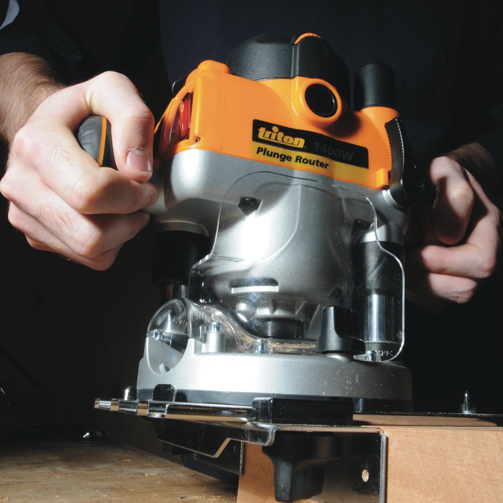 Triton MOF001 2 HP Dual Mode Precision Plunge Router Power Plunge