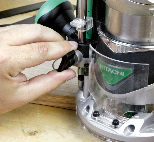 Hitachi KM12VC 11 Amp 21/4Horsepower Plunge and Fixed Base Variable Speed Router