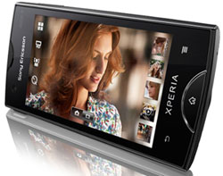 Enjoy Crisp Pictures and Videos on This 3.3' Reality Display