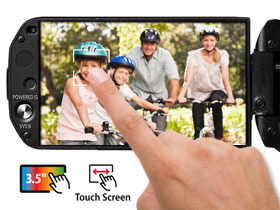 The large 3.5" Touch screen makes focusing and changing other settings easy. 