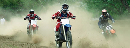 Keeps fast  moving subjects in the frame and in focus