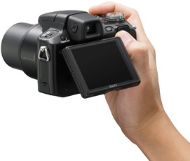 The 3" LCD screen can be tilted to help you frame images at difficult angles