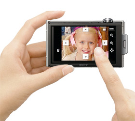 Details and colours are easily visible on the extra large touchscreen