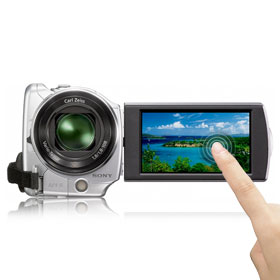The  large touchscreen puts menus, settings and clips at your fingertips.