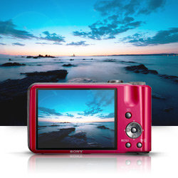 Pack more into every scene with 16.1 megapixels.