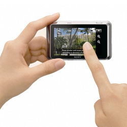 Capture everything with the 10x IS optical zoom. 