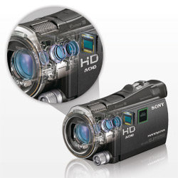 Exmor R CMOS sensor reduces image noise even in low light for exceptional image quality.