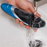 Philips AT750 electric shaver comes with a washable shaver head, means it is very easy to keep it clean and hygienic, as you can simply rinse this waterproof shaver under tap.