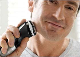 Philips PowerTouch PT870cc clean and charge Electric Shaver