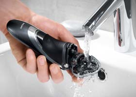 Philips PT920 electric shaver comes with a washable shaver head, means it is very easy to keep it clean and hygienic, as you can simply rinse this waterproof shaver under tap.