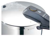 Put the filled and locked pot on the hob and set the heat source to a maximum energy supply