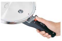 The removable handle is a solution from WMF