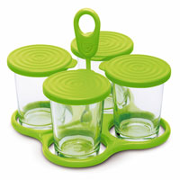 Four steaming cups allow you to cook desserts