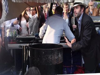 Klicken, um dieses Video zu sehen