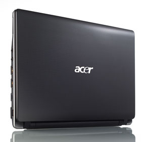 steil stehende Ansicht des Netbooks