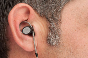 Bowers & Wilkins C5 im Ohr
