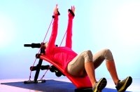 Ultrasport Sit Up Bank &ndash; Bauchtrainer / Platzsparend zusammenklappbar &ndash; inkl. 2 x 1,5 kg Gymnastikhanteln / Latex Elastikz&uuml;ge - Zusatzbild