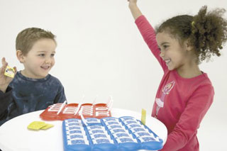 Wer ist es? Kinder spielend