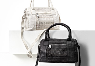 Unentbehrliches Accessoire: Die Handtasche!