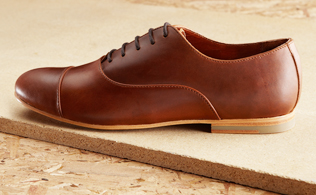 Immer in der Art: Tan Schuhe