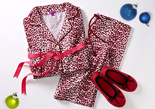 Geben Cozy: Bademäntel, Hausschuhe & PJs!