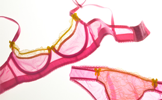 Schon ab 25: Mimi Holliday & Valery Dessous!