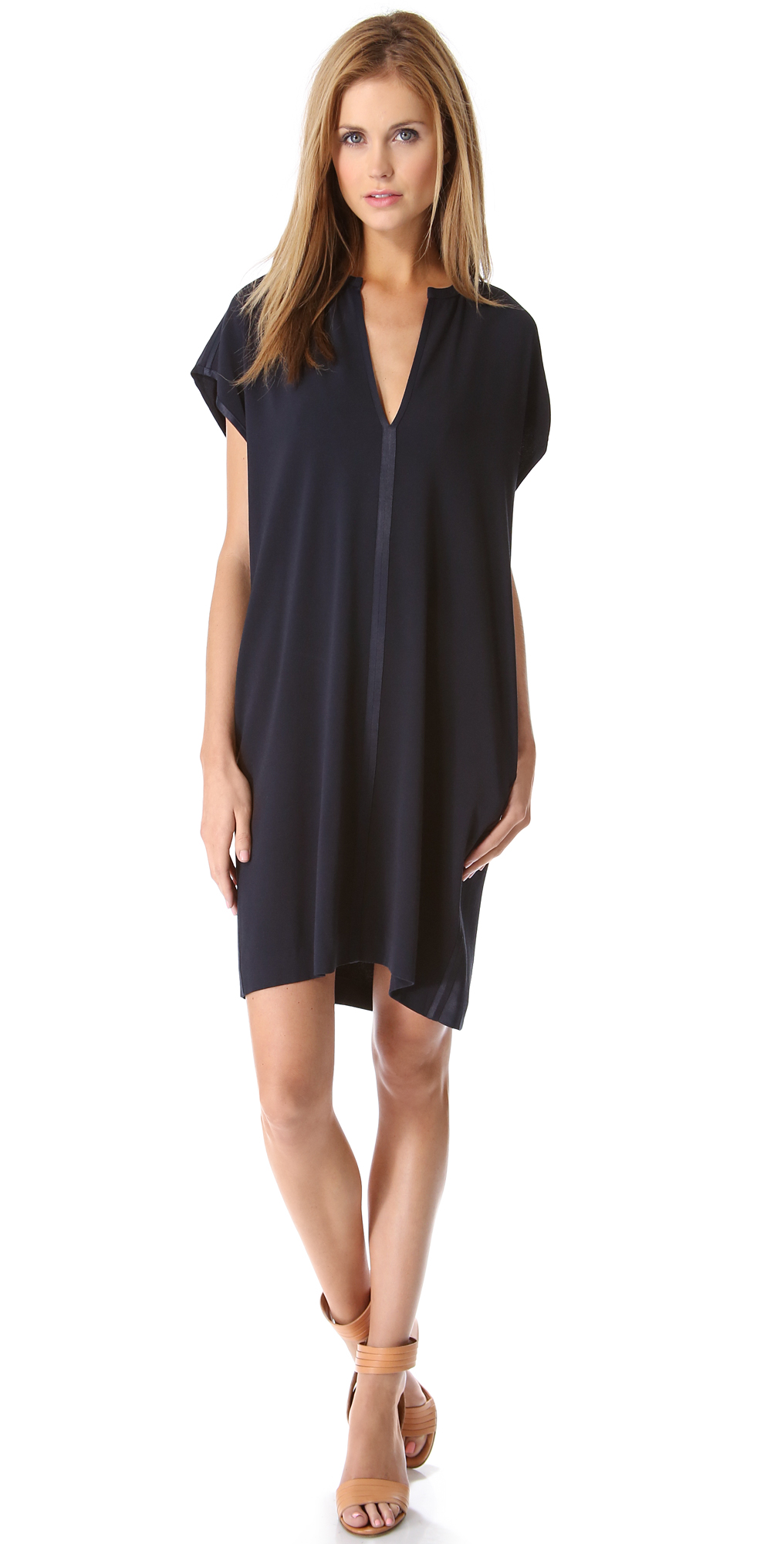 vince 分叉领口连衣裙